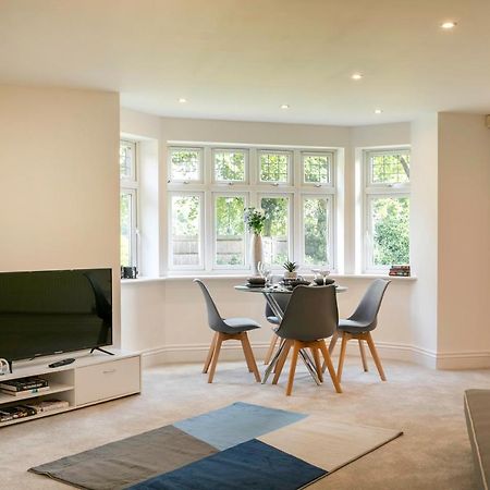 ✰Onpoint -Large 2 Bedroom Apt With Parking!✰ นอตติงแฮม ภายนอก รูปภาพ