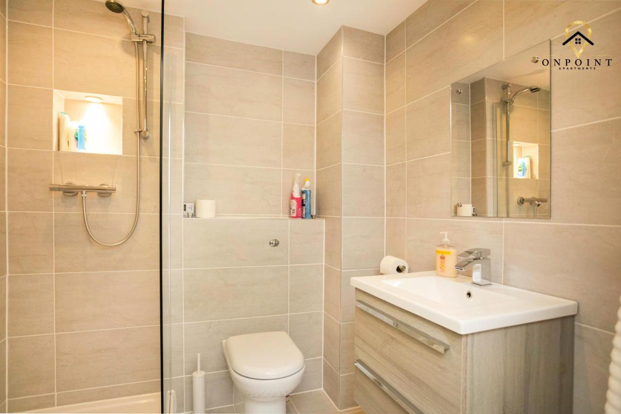 ✰Onpoint -Large 2 Bedroom Apt With Parking!✰ นอตติงแฮม ภายนอก รูปภาพ