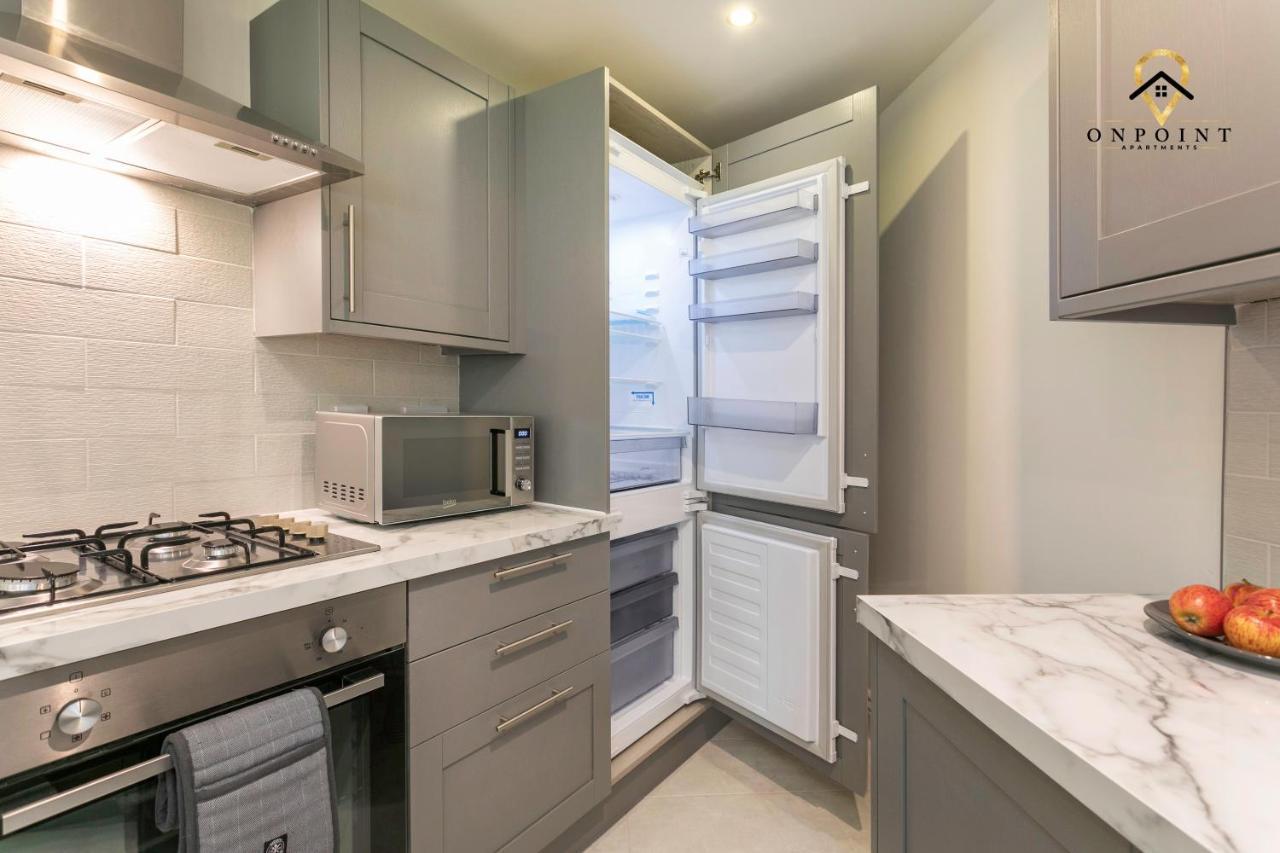 ✰Onpoint -Large 2 Bedroom Apt With Parking!✰ นอตติงแฮม ภายนอก รูปภาพ