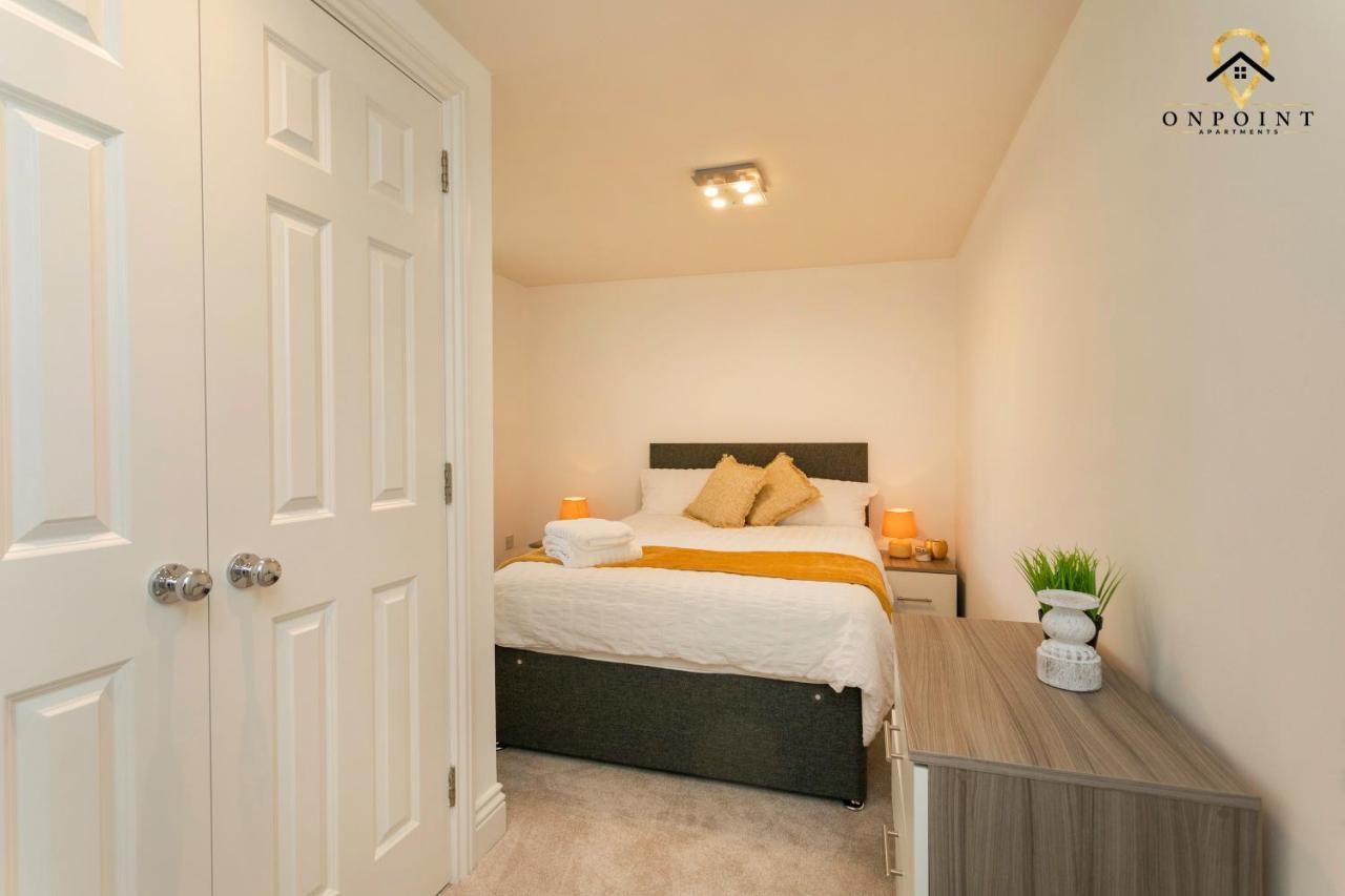 ✰Onpoint -Large 2 Bedroom Apt With Parking!✰ นอตติงแฮม ภายนอก รูปภาพ
