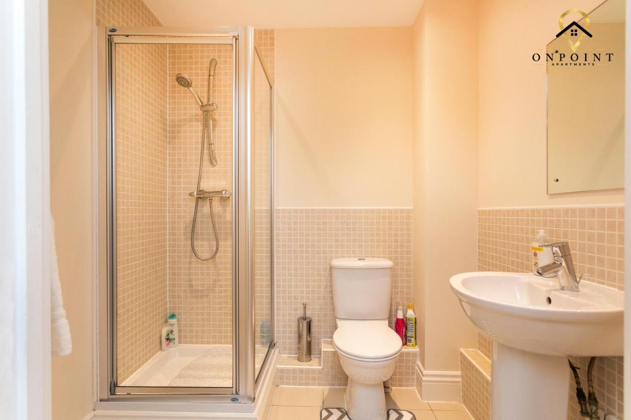 ✰Onpoint -Large 2 Bedroom Apt With Parking!✰ นอตติงแฮม ภายนอก รูปภาพ